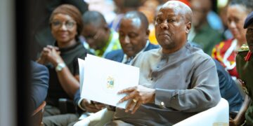 Stop Setting Up Offices in Your Entities, Mahama Tells State Board Chairs 8 President John Dramani Mahama addresses the SIGA Governing Boards and CEOs' Conference in Accra on Thursday.