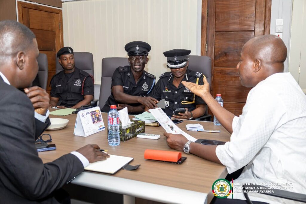 Mahama Ayariga: Ayalolo BRT Contra Flow Will Drastically Cut Journey Times 4 Police officers follow a briefing by Minister Mahama Ayariga on enforcement of the Ayalolo BRT contra flow lanes, which bar private vehicles, taxis and trotros from designated sections of three major corridors into Accra.