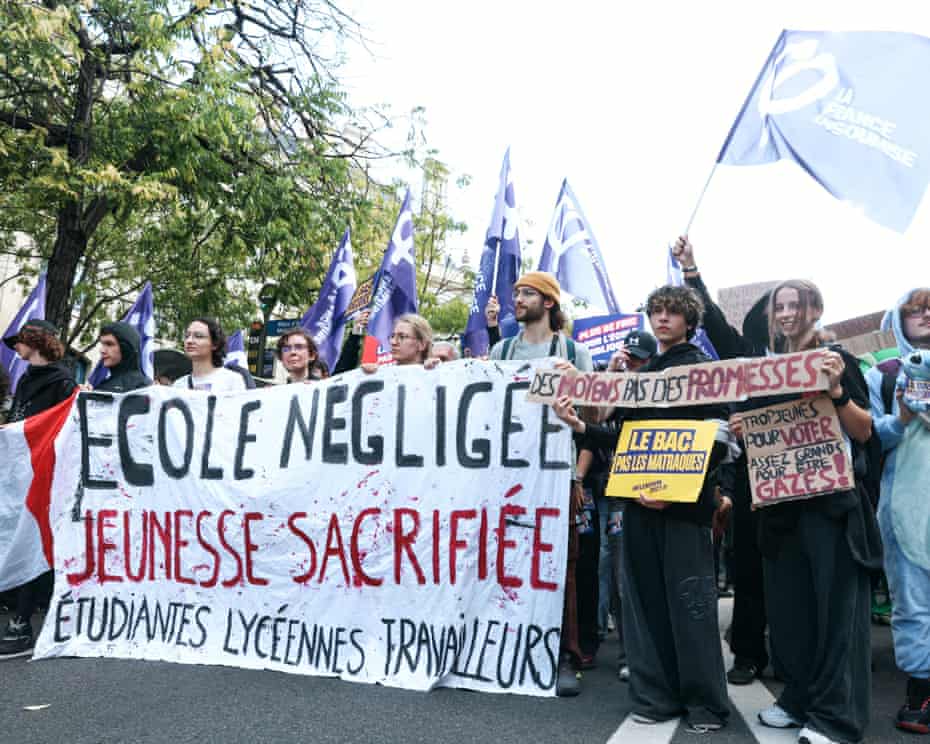 480,000 Protest Across France Over School Conditions 3 3934