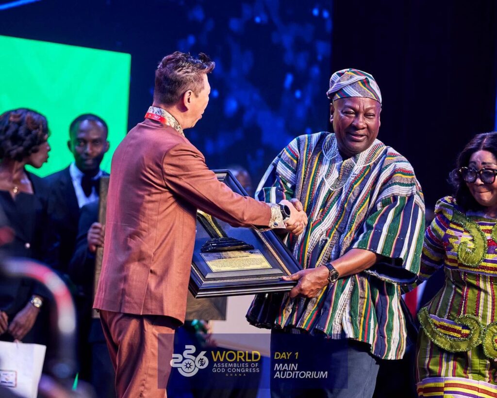 Assemblies of God Global Honours Mahama, Lordina with Trailblazer Award 2 President Mahama receives the Global Leadership Excellence and Trailblazer Award from a World Assemblies of God Fellowship leader during the opening session of the congress in Accra.