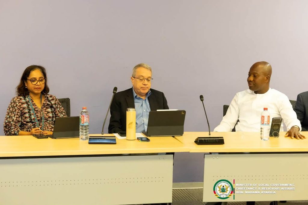 Local Government Minister Mahama Ayariga makes a point during talks with World Bank officials on sustainable cities development. (Photo: Ministry of Local Government, Chieftaincy and Religious Affairs)