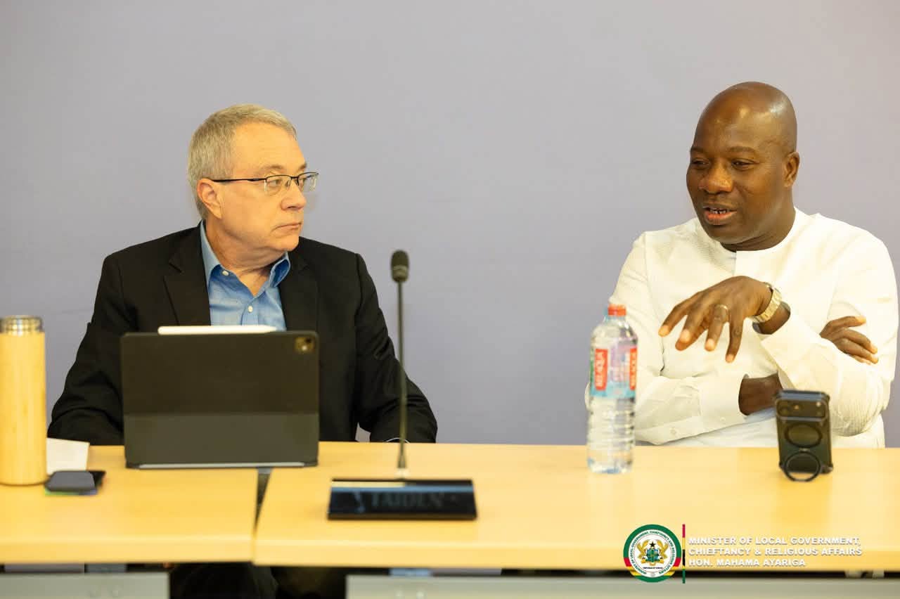 Local Government Minister Mahama Ayariga makes a point during talks with World Bank officials on sustainable cities development. (Photo: Ministry of Local Government, Chieftaincy and Religious Affairs)