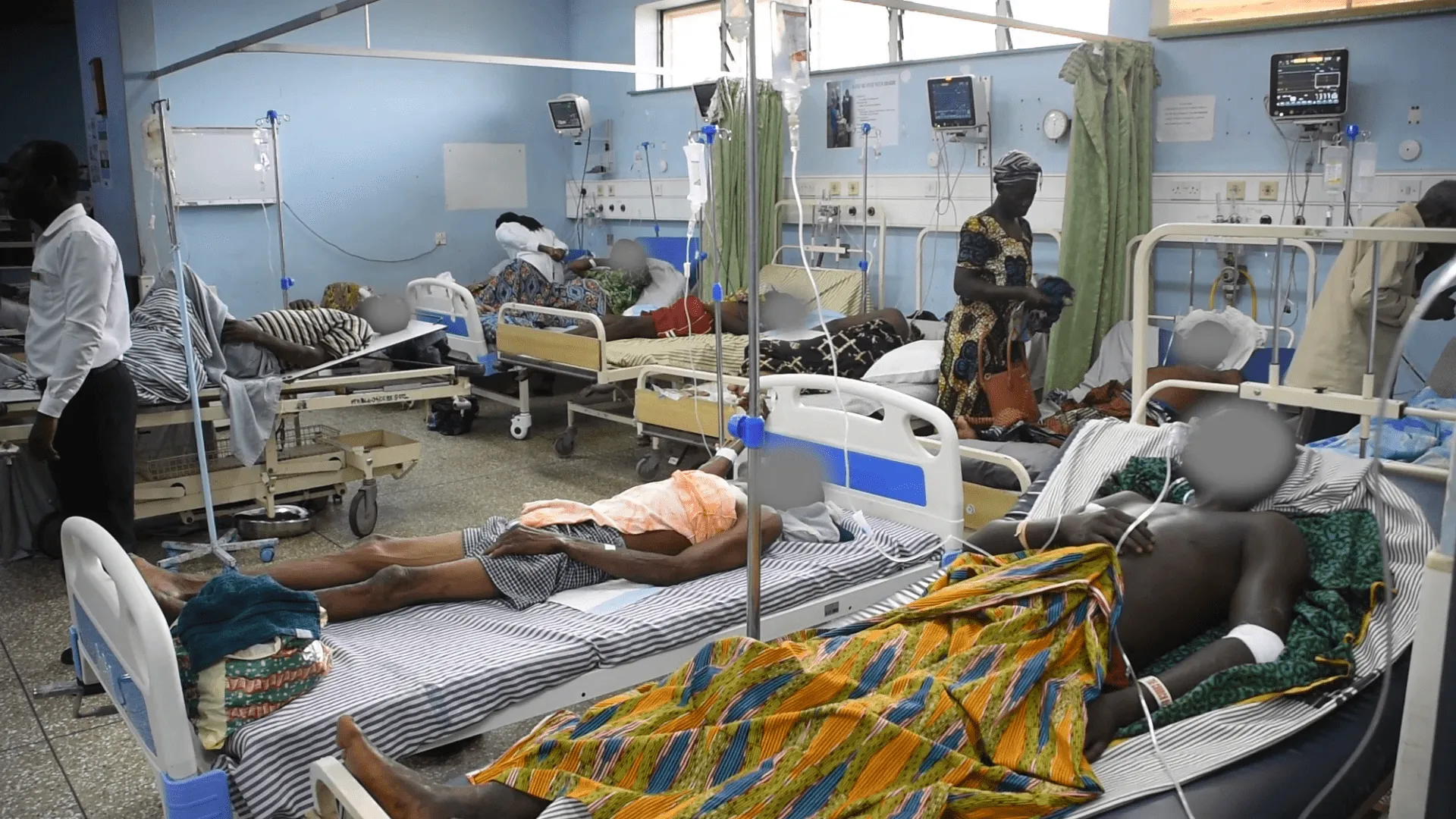 Teaching Hospitla emergency unit congested