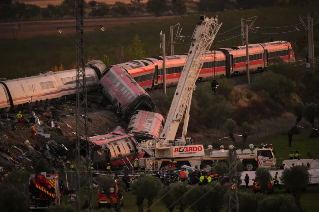 Spain Mourns 69 Train Crash Victims As Probe Continues 2 download 77