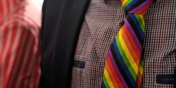 A man wears an LGBT rainbow tie.(Photo: CGTN/Joni Els)