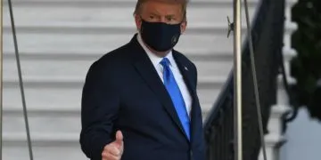 The president was pictured giving the 'thumbs up' as he left the White House. Image: Getty Images