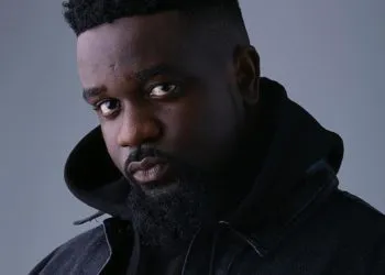 Sarkodie is known to be the 'King of dripping' among the many Ghanaian celebrities and he has proved yet again why he deserves that crown.