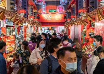 China's economy grows by a record 18.3% in the first quarter