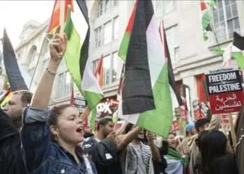 Pro-Palestinian Activists Storm Foreign Office In London 6 Pro-Palestinian protesters