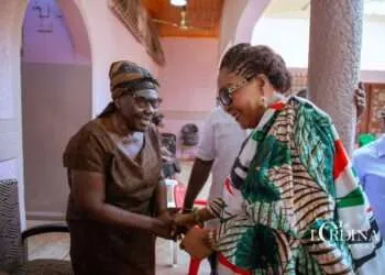 Mrs Lordina Mahama exchanging pleasantries at the Manhyia Palace during her visist