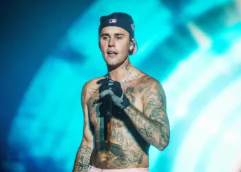 Justin Bieber impersonator Dupes DJ, Performs on Stage 2 Justin Bieber